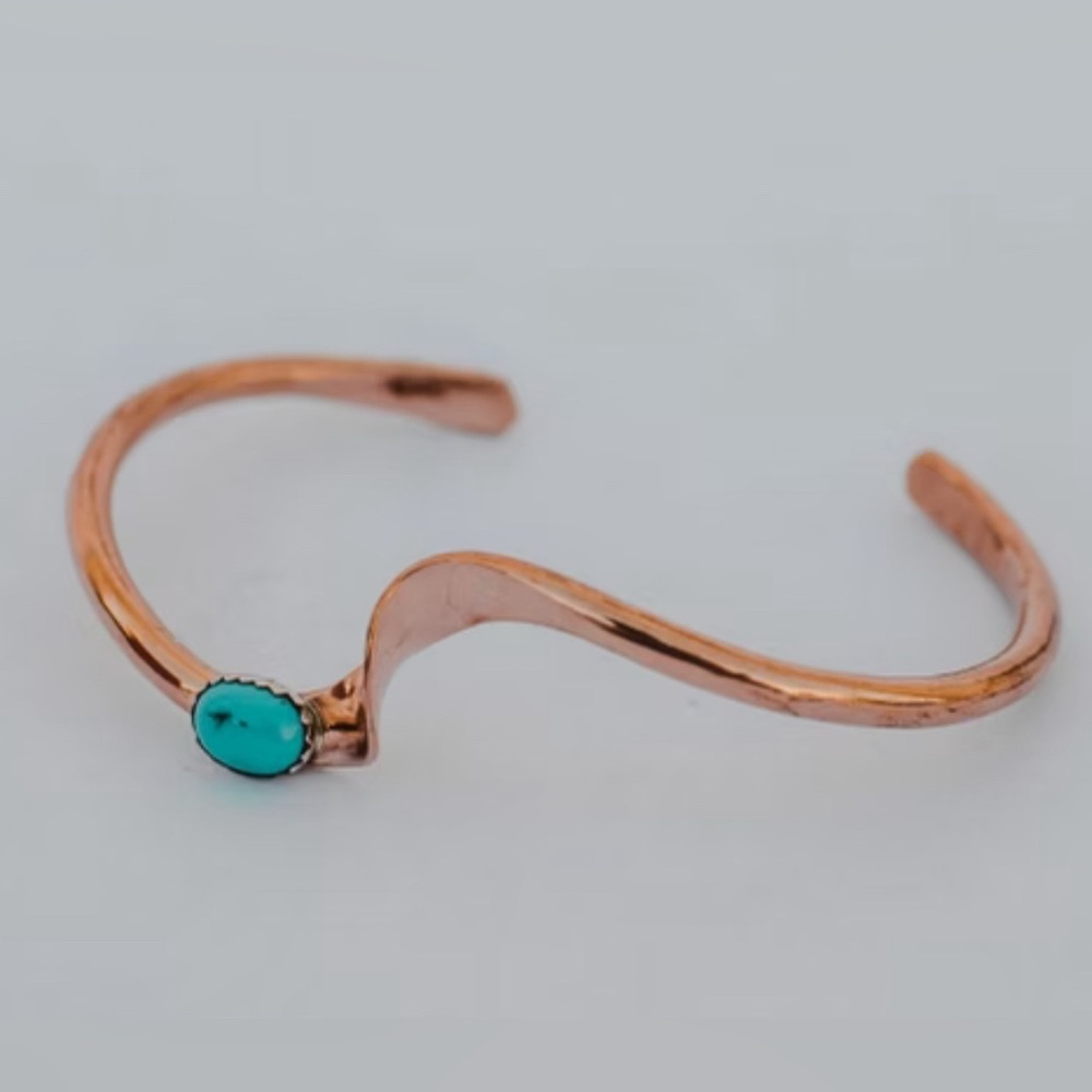 Elegant Copper Wave Bracelet with Turquoise Accent